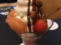 パーラーエノキのパフェ