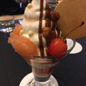 パーラーエノキのパフェ